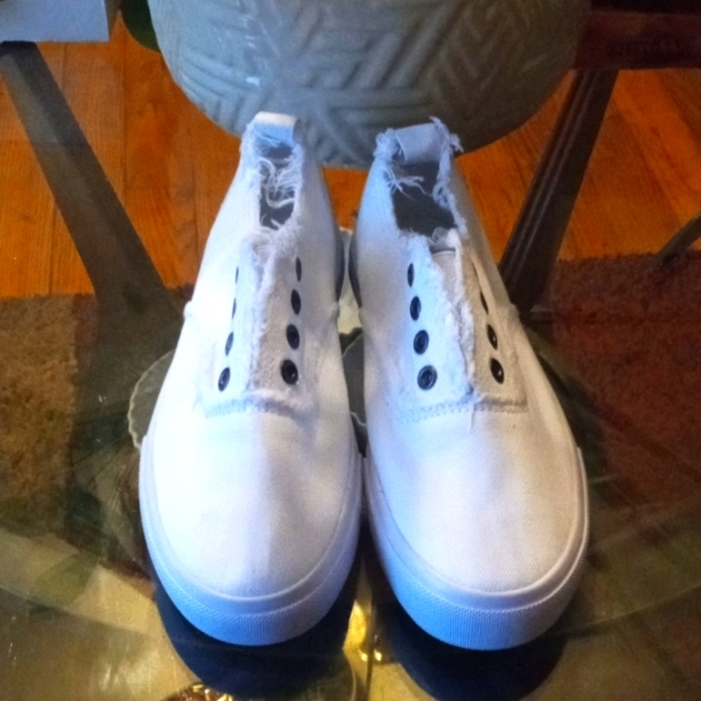 White Low Top Women's Canvas Shoe